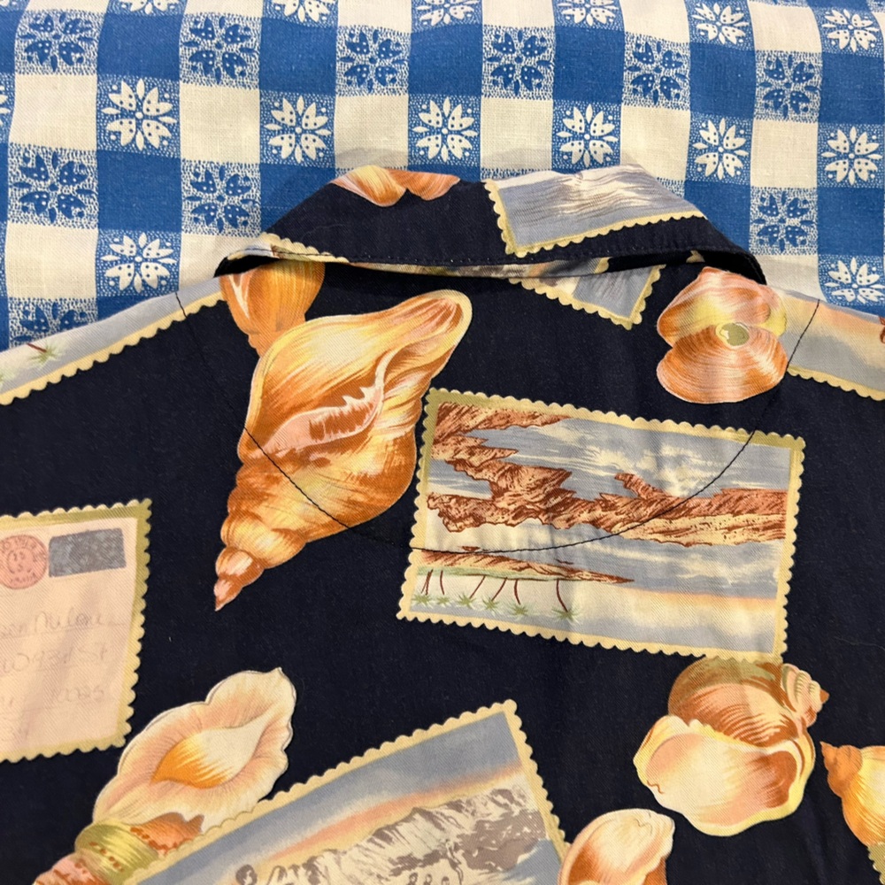 La Cabana Tie Front Blouse w Postcards and Conch Shells - Picture 8 of 14